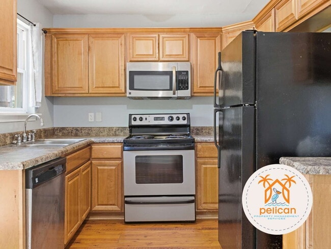 Building Photo - Spacious 4 Bedroom, 2 Bathroom Home