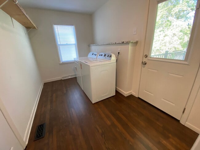 Building Photo - Convenient 2BR Rental Near Amenities: Your...