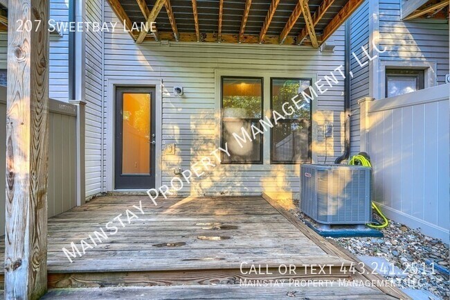 Building Photo - 207 Sweetbay Ln