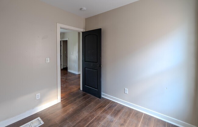 Building Photo - 908 W Hadley St