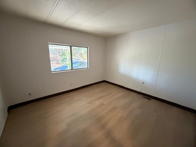 Building Photo - 50381 Rd 426