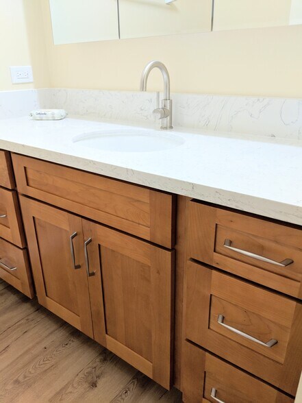 Building Photo - 747 Amana St