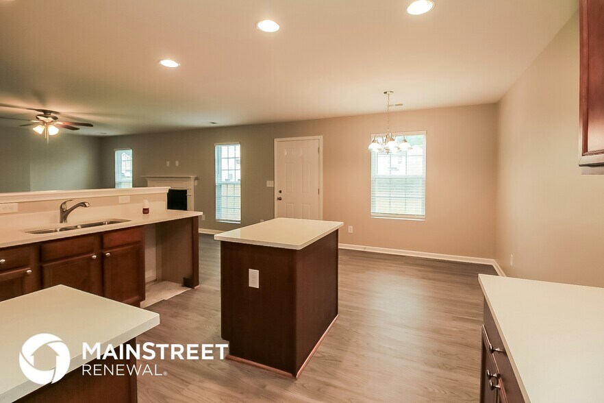 Building Photo - 365 Walton View