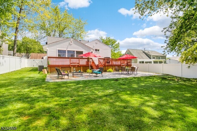 Building Photo - 237 Perry St