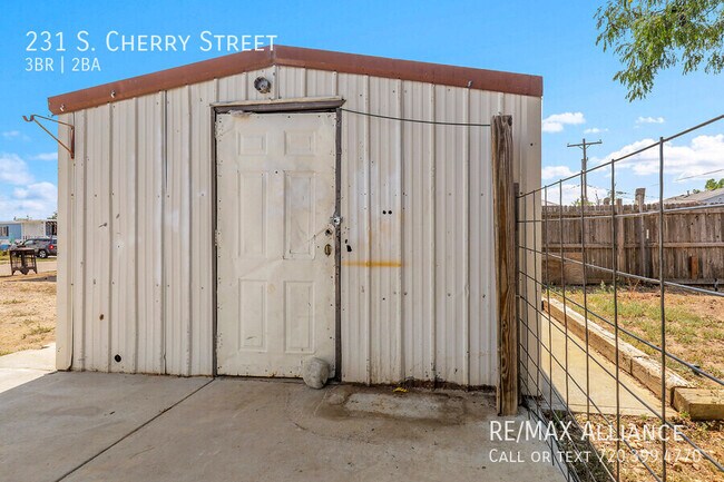 Building Photo - 231 S Cherry St