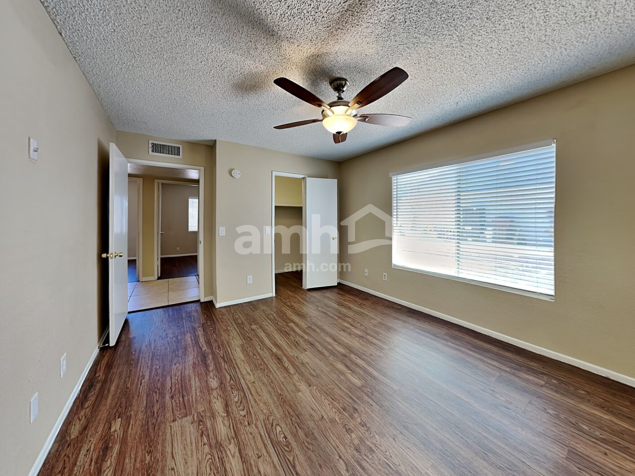 Building Photo - 9509 W Echo Ln