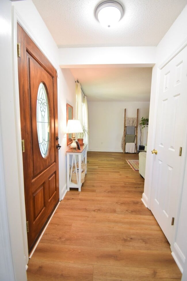 Building Photo - Coming Soon! 3 Bedroom 2.5 Bathroom