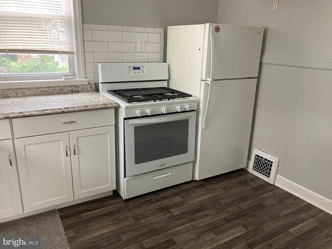 Building Photo - 254 WYOMING Ave