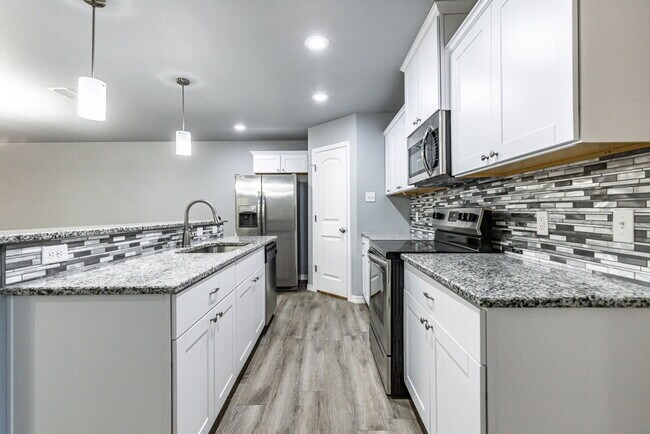 Building Photo - Great townhome!