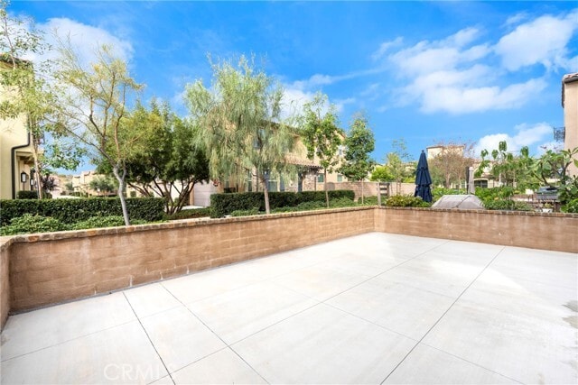 Building Photo - 18 Prominence