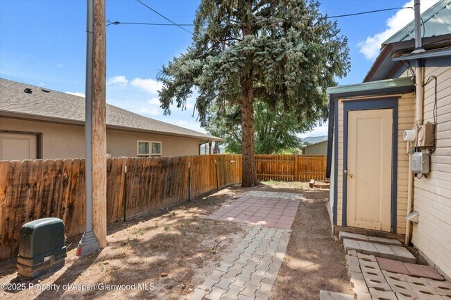 Building Photo - Charming Single Family Home in Rifle for Rent