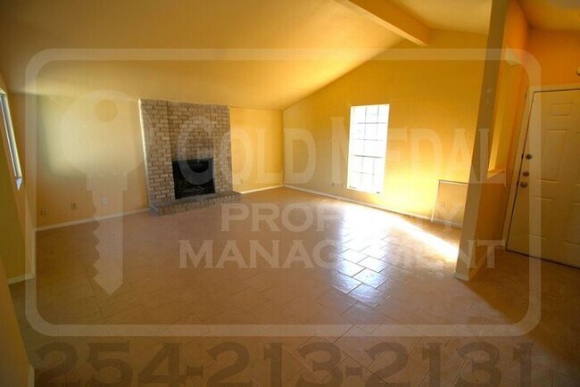 Building Photo - 2002 Sherman Dr