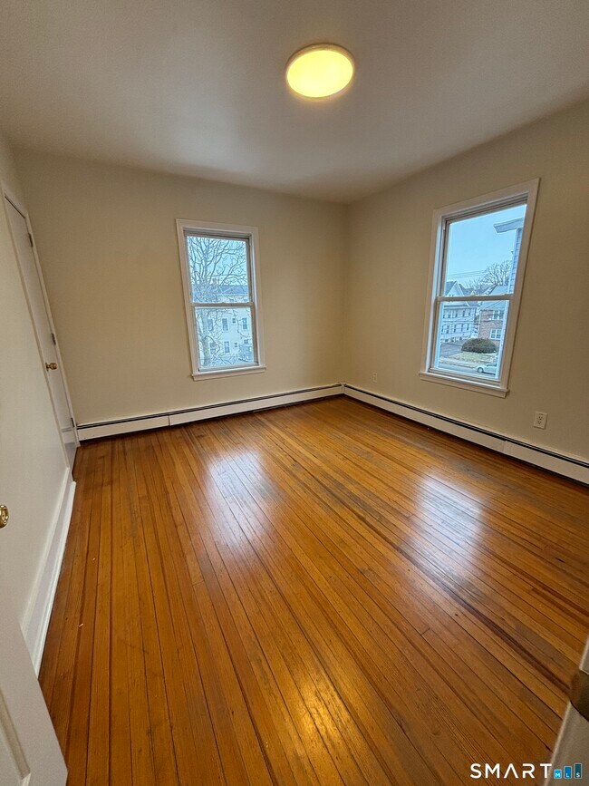 Building Photo - 2395 Main St