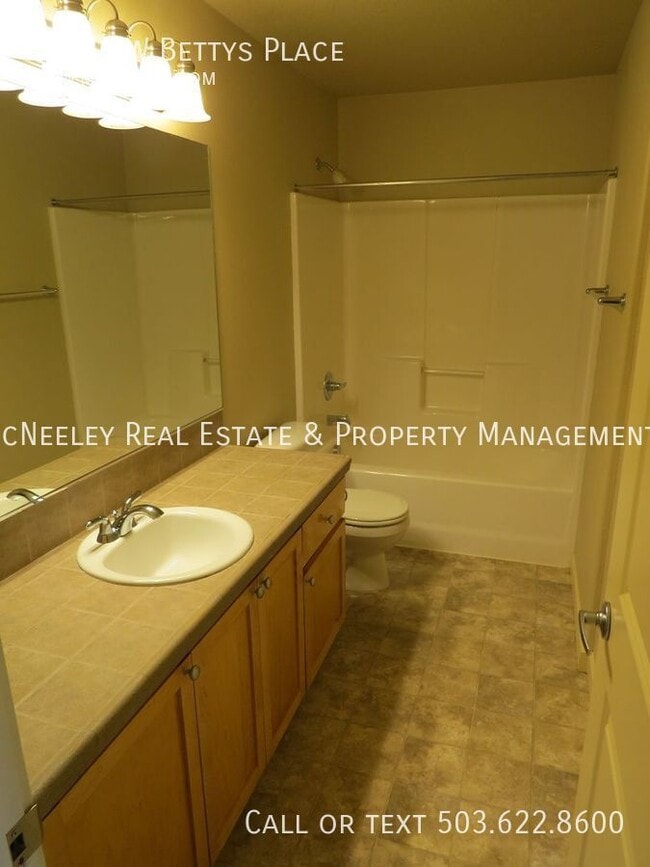 Building Photo - 1918 SW Betty's Pl