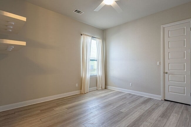 Building Photo - Find your Georgetown Dream at this Beautiful 3-Bedroom 2.5-Bathroom House!!!!