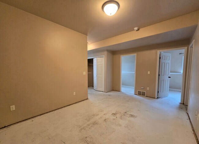 Building Photo - 1317 Mirror Lake Ln