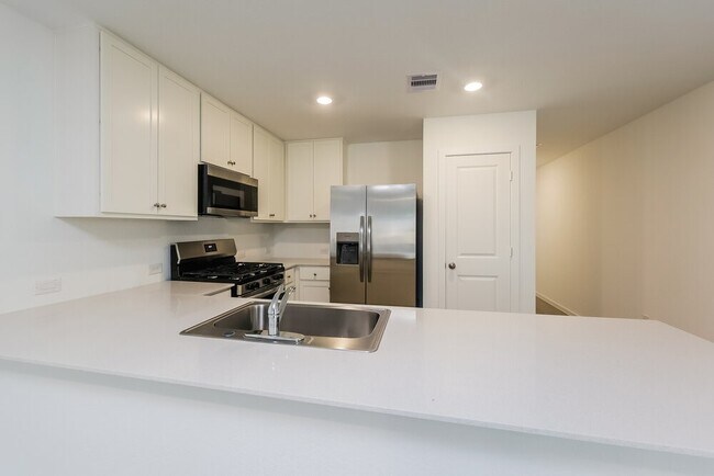 Building Photo - 1527 Crowson Rdg