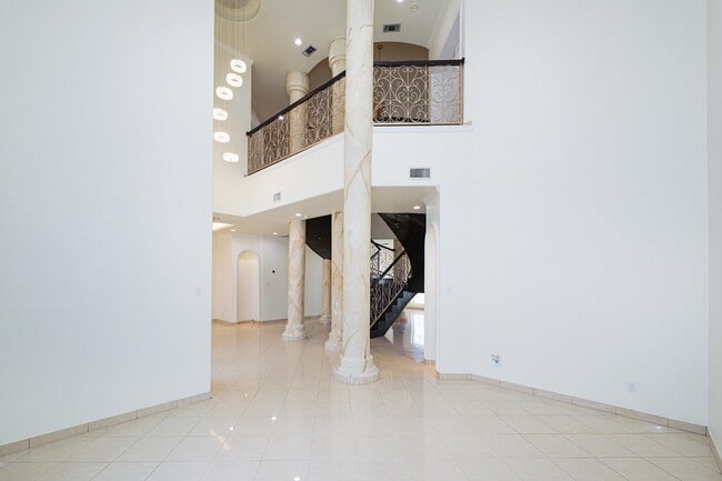 Building Photo - 314 Bordeaux Dr