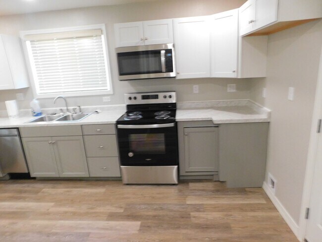 Building Photo - Central Air! Updated 2 Bedroom/1 Bath Rancher - $1,100/$1,650