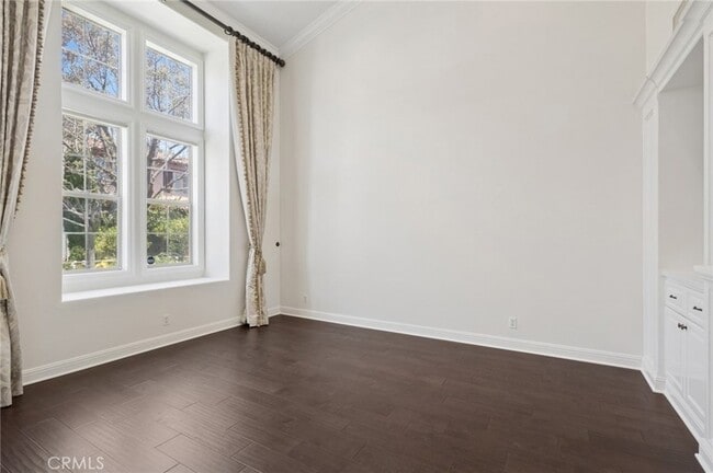 Building Photo - 67 Mandria