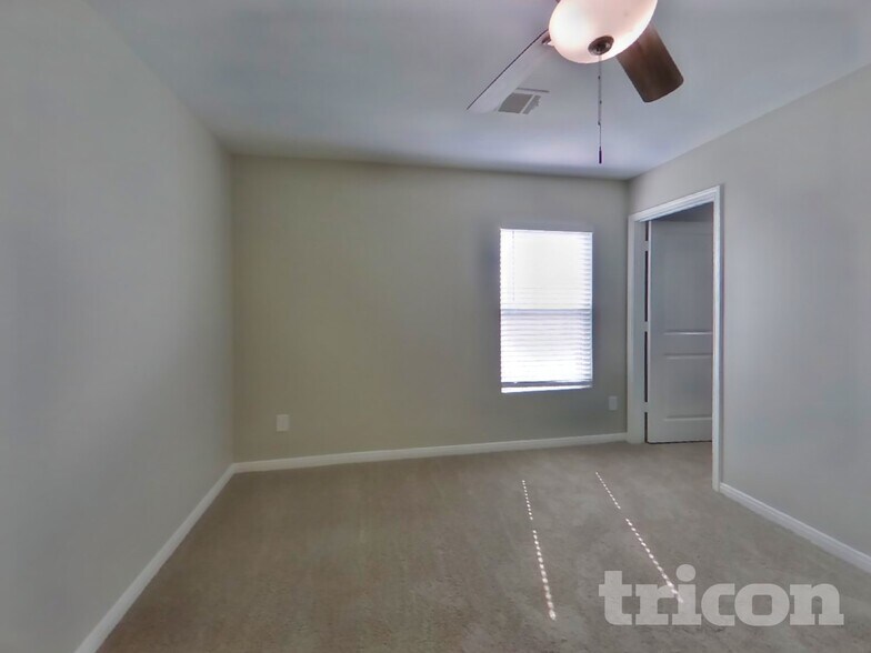 Building Photo - 15680 Del Norte Dr