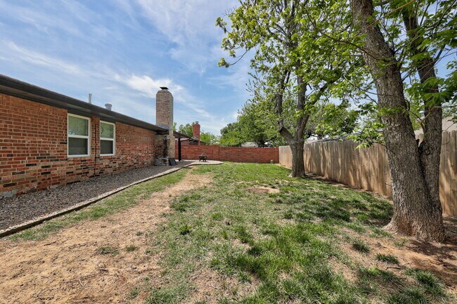 Building Photo - 1701 Dublin Rd