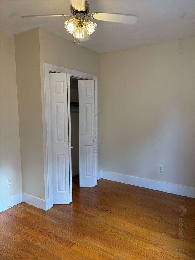 Building Photo - 27 Florence St