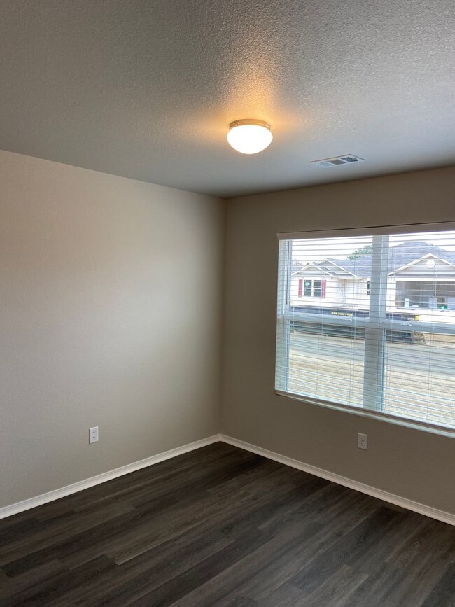 Building Photo - *Pre-leasing* Four Bedroom | Two Bathroom ...