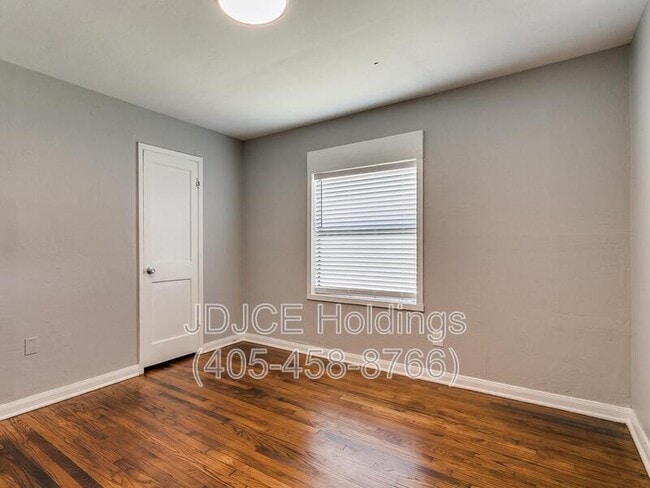 Building Photo - 422 Wilson Dr