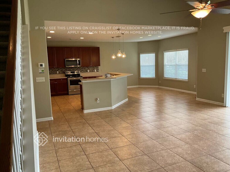 Building Photo - 741 Porta Rosa Circle