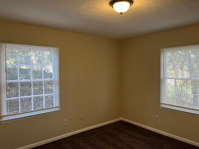 Building Photo - **UPCOMING**3 bedroom / 2 bathroom Home fo...