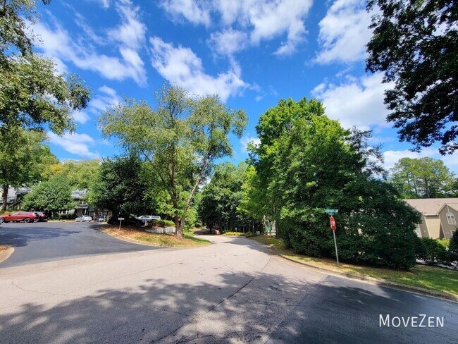 Building Photo - 313 Glen Echo Ln