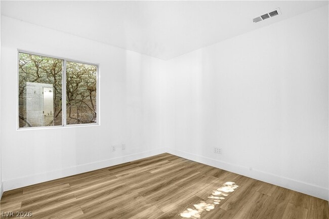 Building Photo - 1532 Waterton Dr