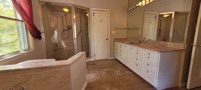 Building Photo - Spacious 3 bedroom 2.5 bathroom home in Ha...