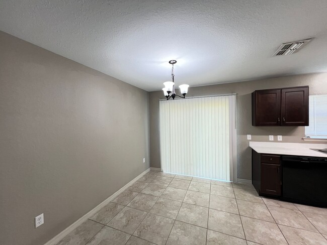 Building Photo - WONDERFUL 3 Bedroom, 2 Bathroom Home in Oc...