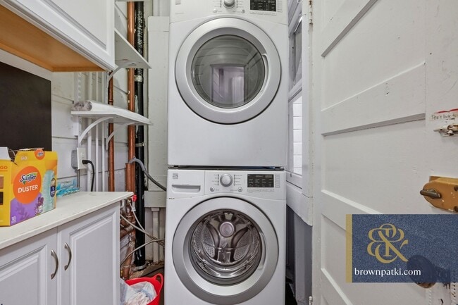 Building Photo - 1056 Cole St