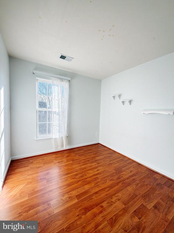 Building Photo - 43750 Tolamac Dr