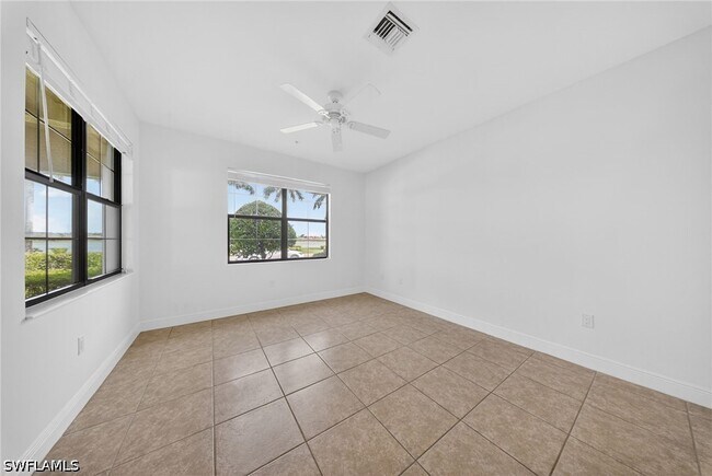 Building Photo - 1435 Santiago Cir