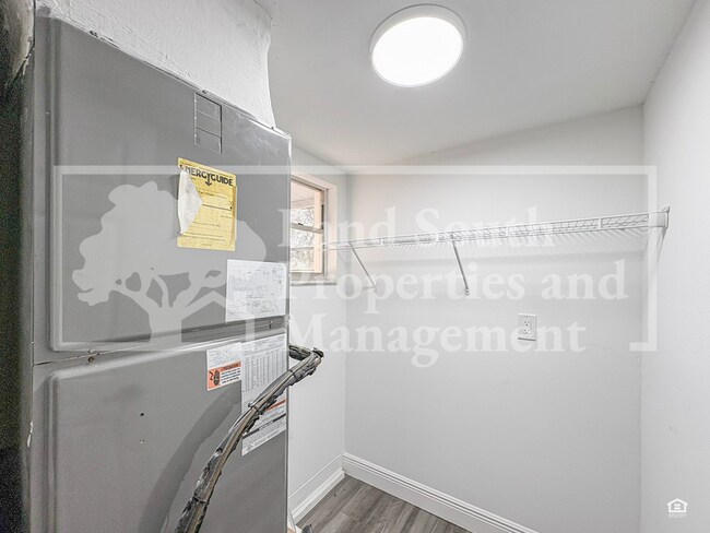 Building Photo - 1631 Monterey Ln