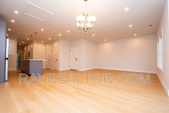 Building Photo - 436 20th Ave