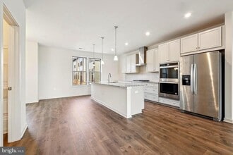 Building Photo - 46007 Woodpecker Sq