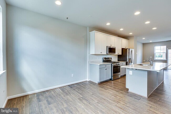 Building Photo - 14263 Travilah Rd