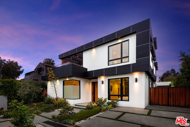 Building Photo - 6201 Lindenhurst Ave