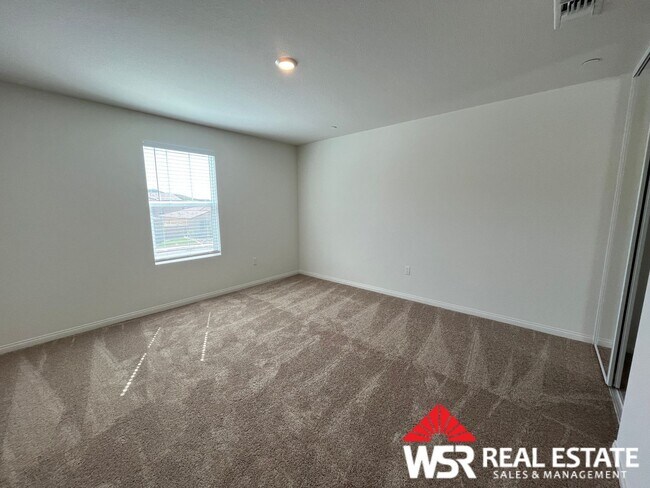 Building Photo - Stunning 6-Bedroom, 3-Bathroom Home for rent in a newer neighborhood