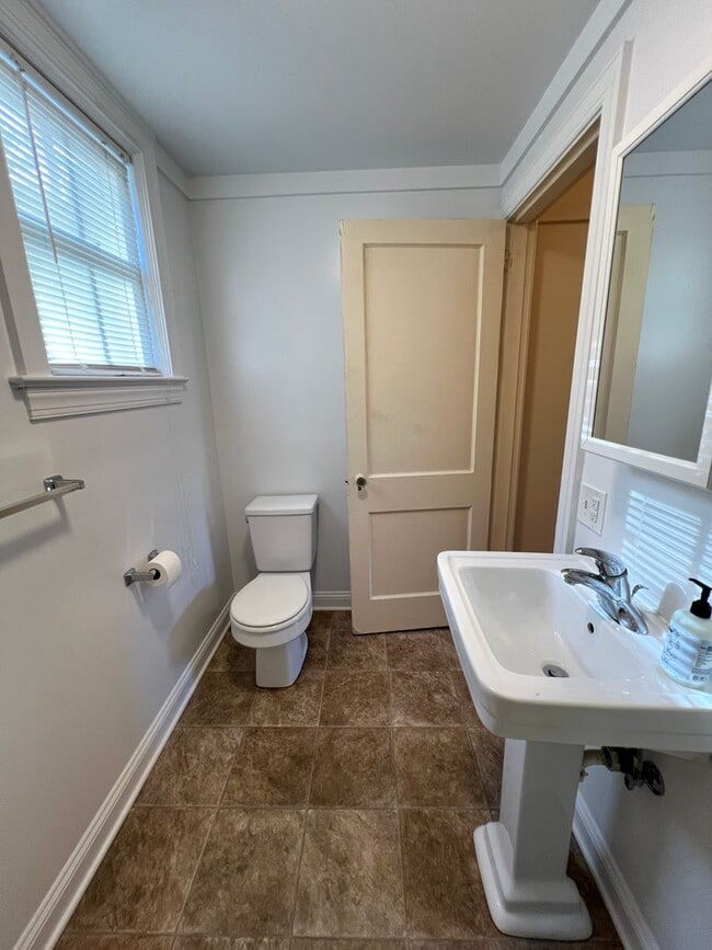 Building Photo - 2940 Oleander Dr