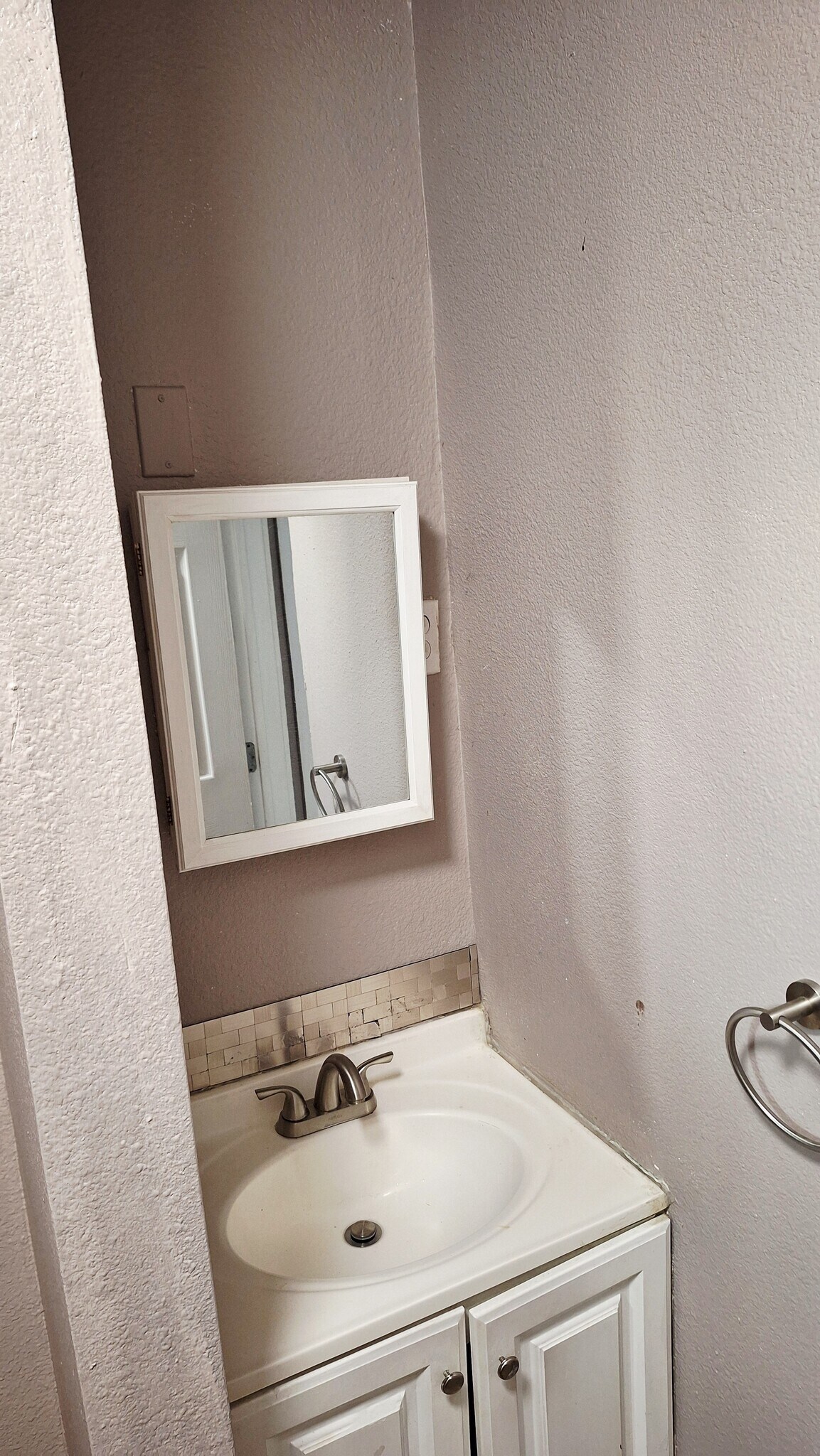 Building Photo - 130 Glenwood Ct