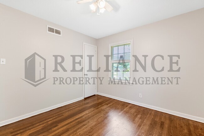 Building Photo - 1555 N Northeast Pkwy
