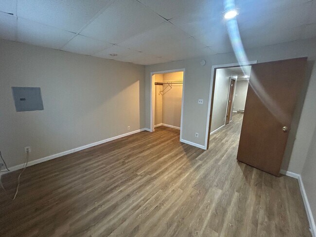 Building Photo - All utilities are included: 1-bedroom apartment in Yorktown $775