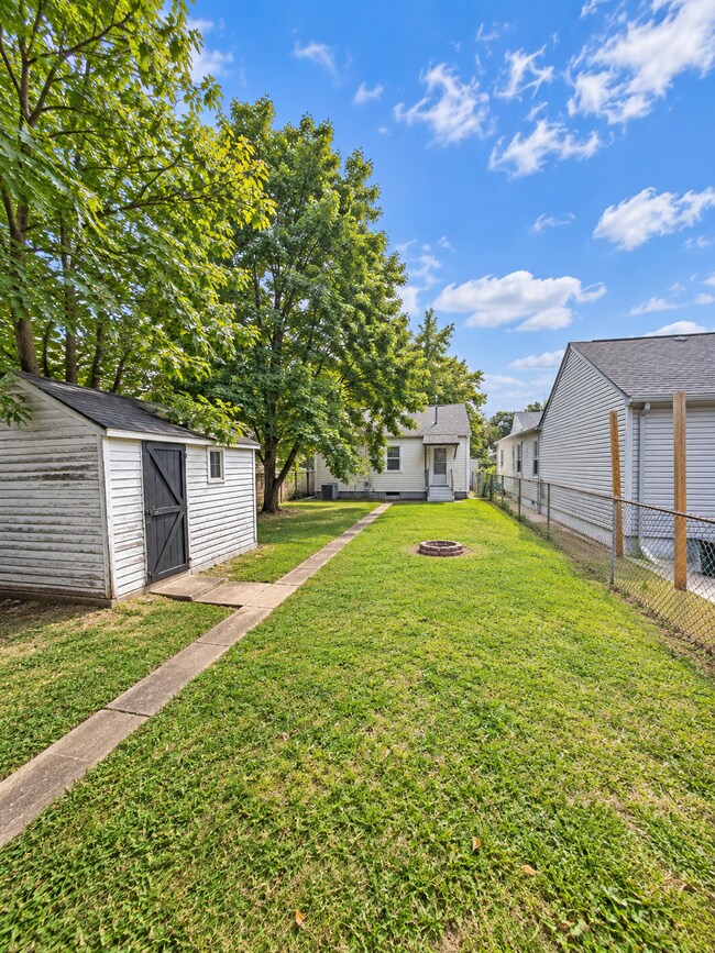 Building Photo - 902 Camden Ave