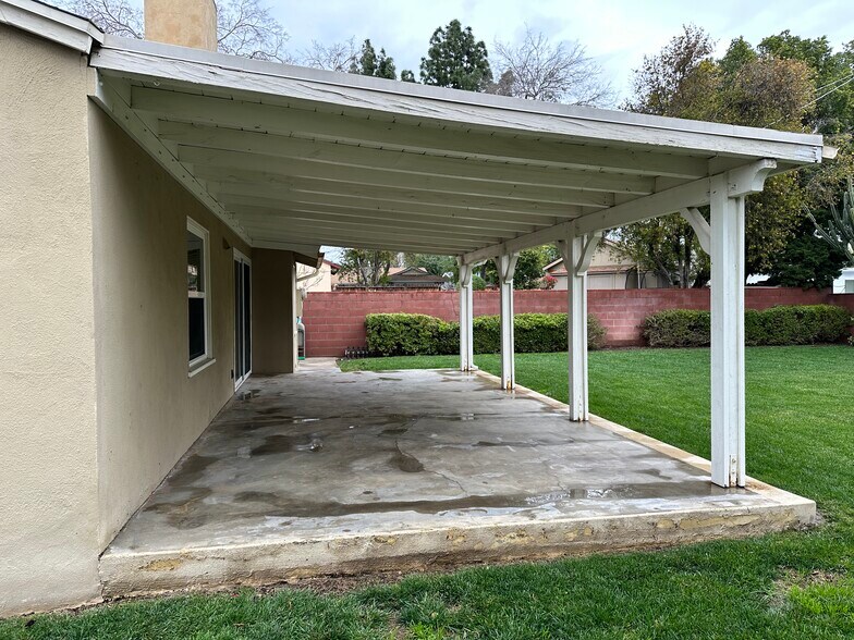Building Photo - 8950 Etiwanda Ave